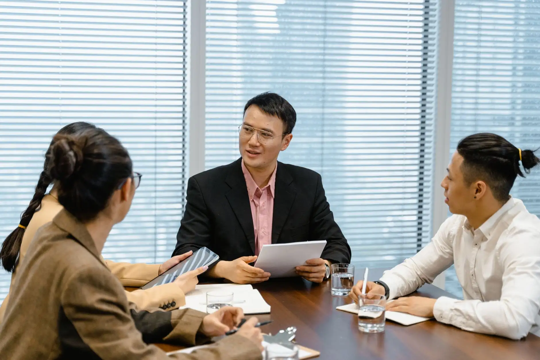 苏州企业招聘服务方案对比：职得无忧与传统人才中介差异解析正文配图 1